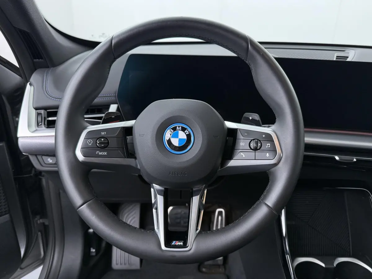 xDrive25e M Sport | Camera | 19" M Dubbelspaak | Stoelverwarming | Navigatiesysteem | Parkeersensoren voor en achter | SoH 100%