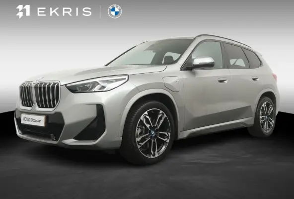 xDrive25e M Sport | Camera | 19" M Dubbelspaak | Stoelverwarming | Navigatiesysteem | Parkeersensoren voor en achter | SoH 100%