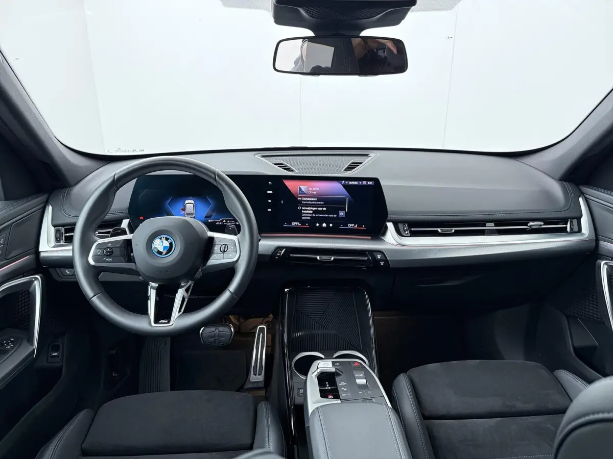 xDrive25e M Sport | Camera | 19" M Dubbelspaak | Stoelverwarming | Navigatiesysteem | Parkeersensoren voor en achter | SoH 100%