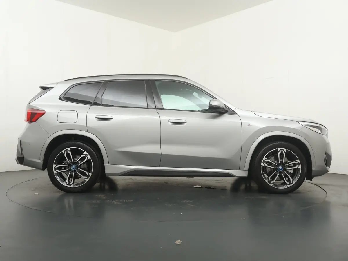 xDrive25e M Sport | Camera | 19" M Dubbelspaak | Stoelverwarming | Navigatiesysteem | Parkeersensoren voor en achter | SoH 100%