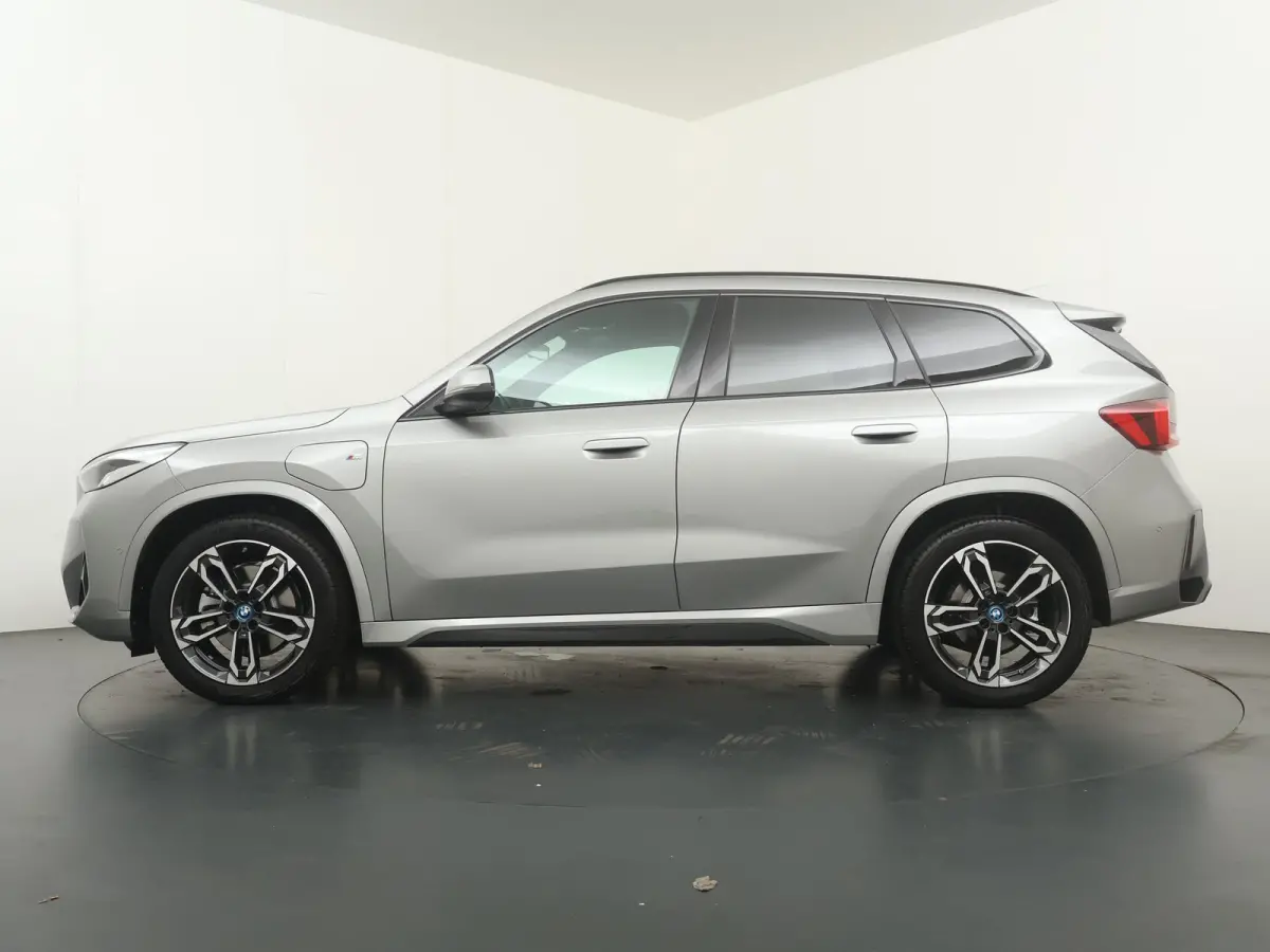 xDrive25e M Sport | Camera | 19" M Dubbelspaak | Stoelverwarming | Navigatiesysteem | Parkeersensoren voor en achter | SoH 100%