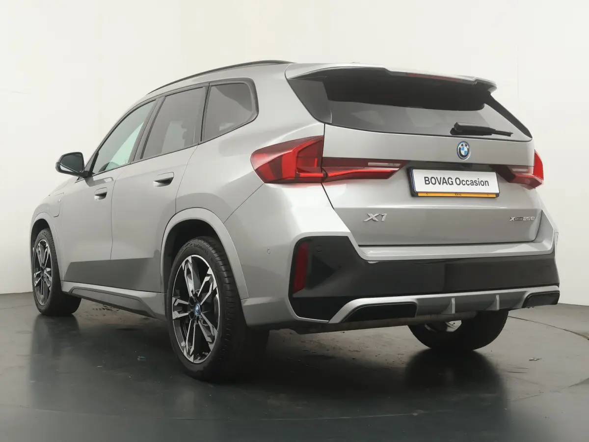 xDrive25e M Sport | Camera | 19" M Dubbelspaak | Stoelverwarming | Navigatiesysteem | Parkeersensoren voor en achter | SoH 100%