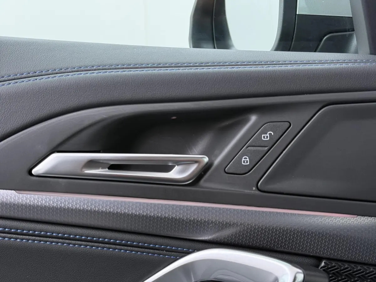xDrive25e M Sport | Camera | 19" M Dubbelspaak | Stoelverwarming | Navigatiesysteem | Parkeersensoren voor en achter | SoH 100%