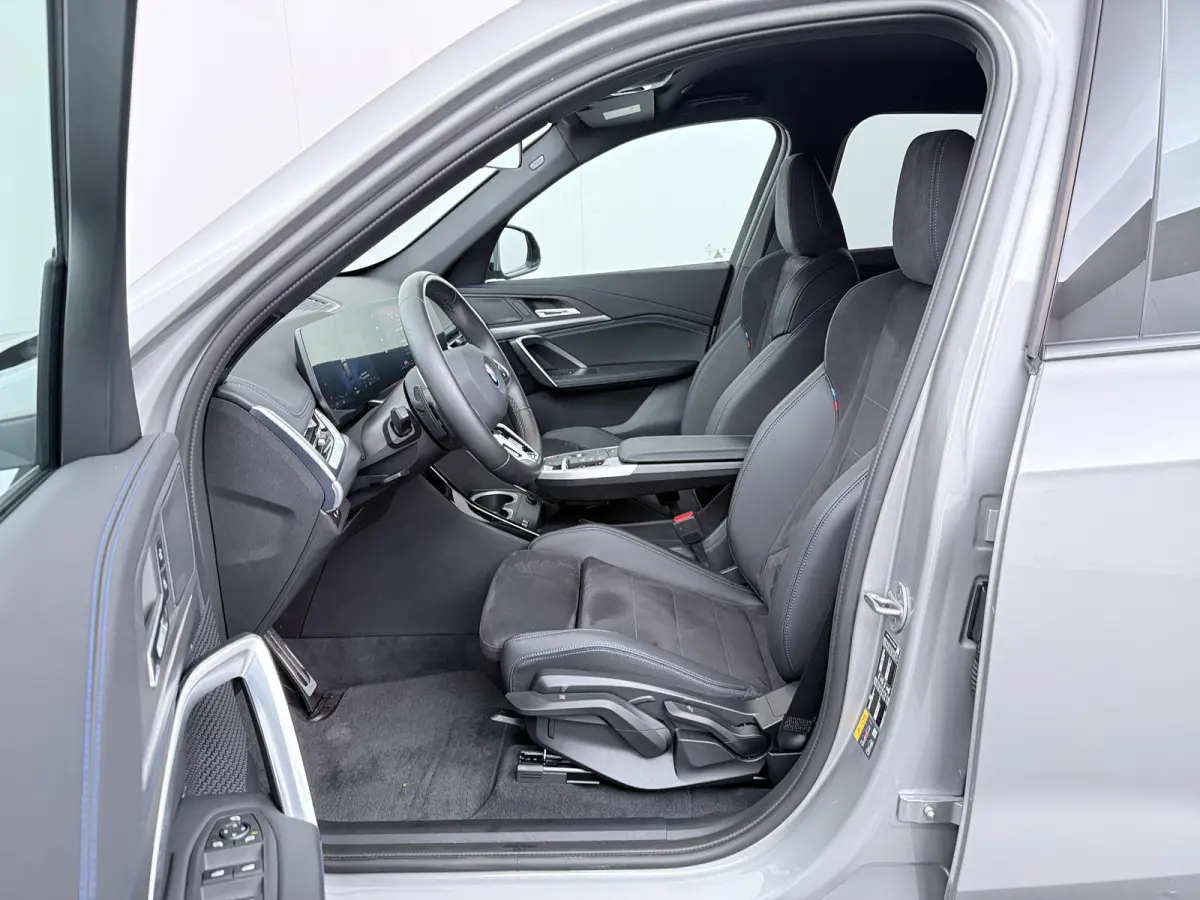xDrive25e M Sport | Camera | 19" M Dubbelspaak | Stoelverwarming | Navigatiesysteem | Parkeersensoren voor en achter | SoH 100%
