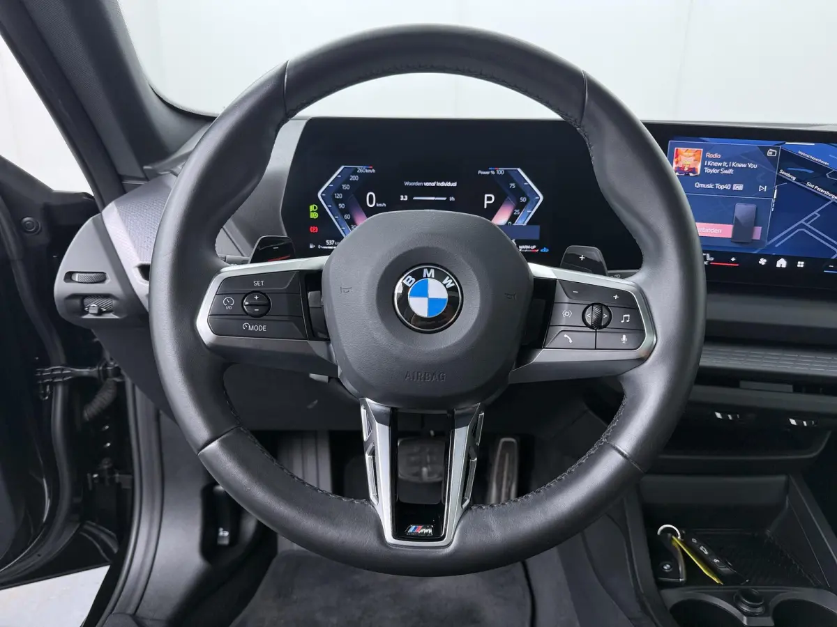 220 M Sport Pro | Glazen Panoramdak | Harman Kardon | Stoelverwarming | Camera | Comfort Access | Parkeersensoren voor en achter | 19" M Y-Spaak | Adaptive LED |