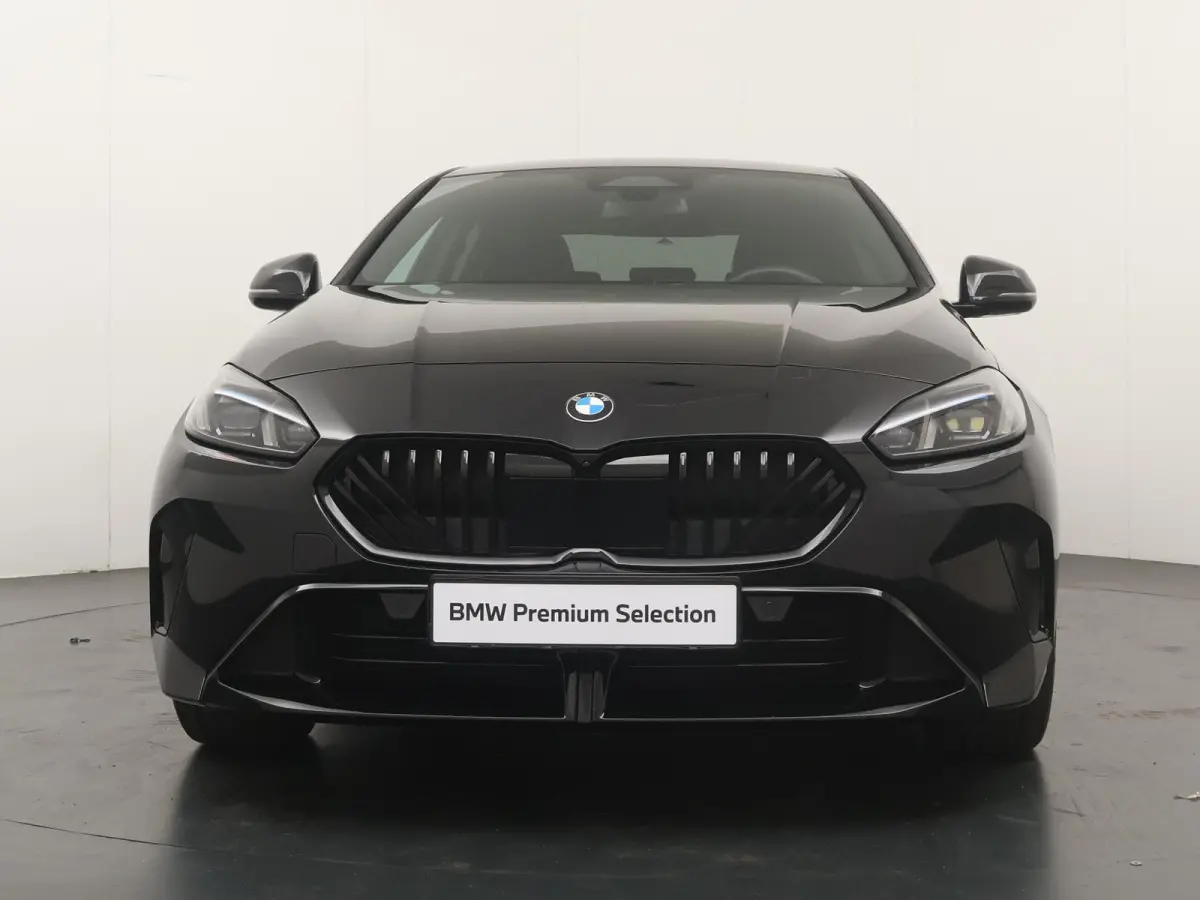 220 M Sport Pro | Glazen Panoramdak | Harman Kardon | Stoelverwarming | Camera | Comfort Access | Parkeersensoren voor en achter | 19" M Y-Spaak | Adaptive LED |