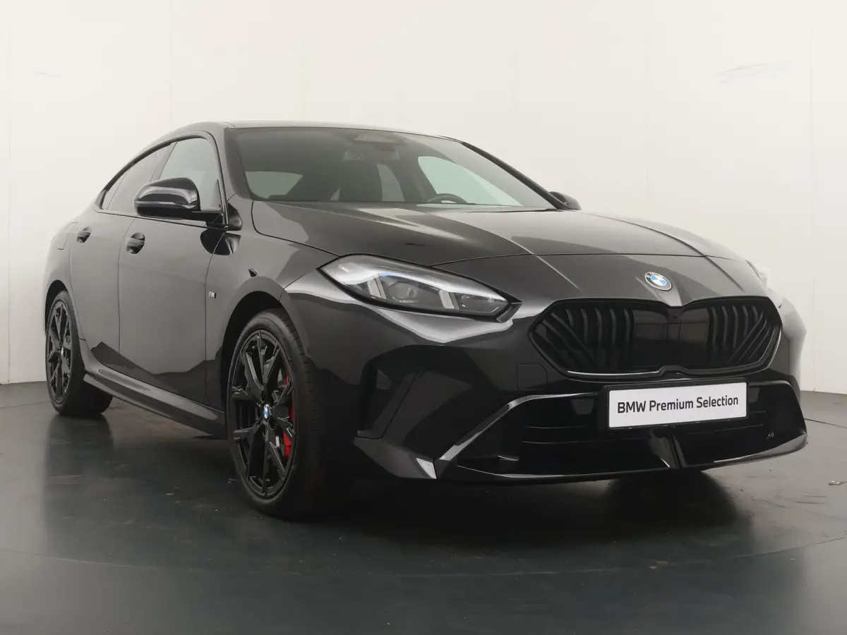 220 M Sport Pro | Glazen Panoramdak | Harman Kardon | Stoelverwarming | Camera | Comfort Access | Parkeersensoren voor en achter | 19" M Y-Spaak | Adaptive LED |