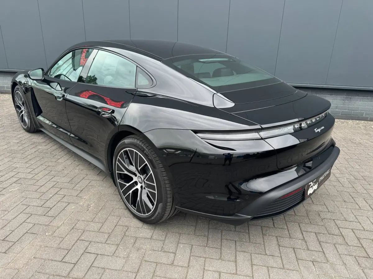 79 kWh/Passenger display/Pano/5 pers/incl.BTW