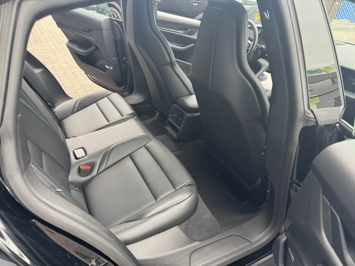79 kWh/Passenger display/Pano/5 pers/incl.BTW