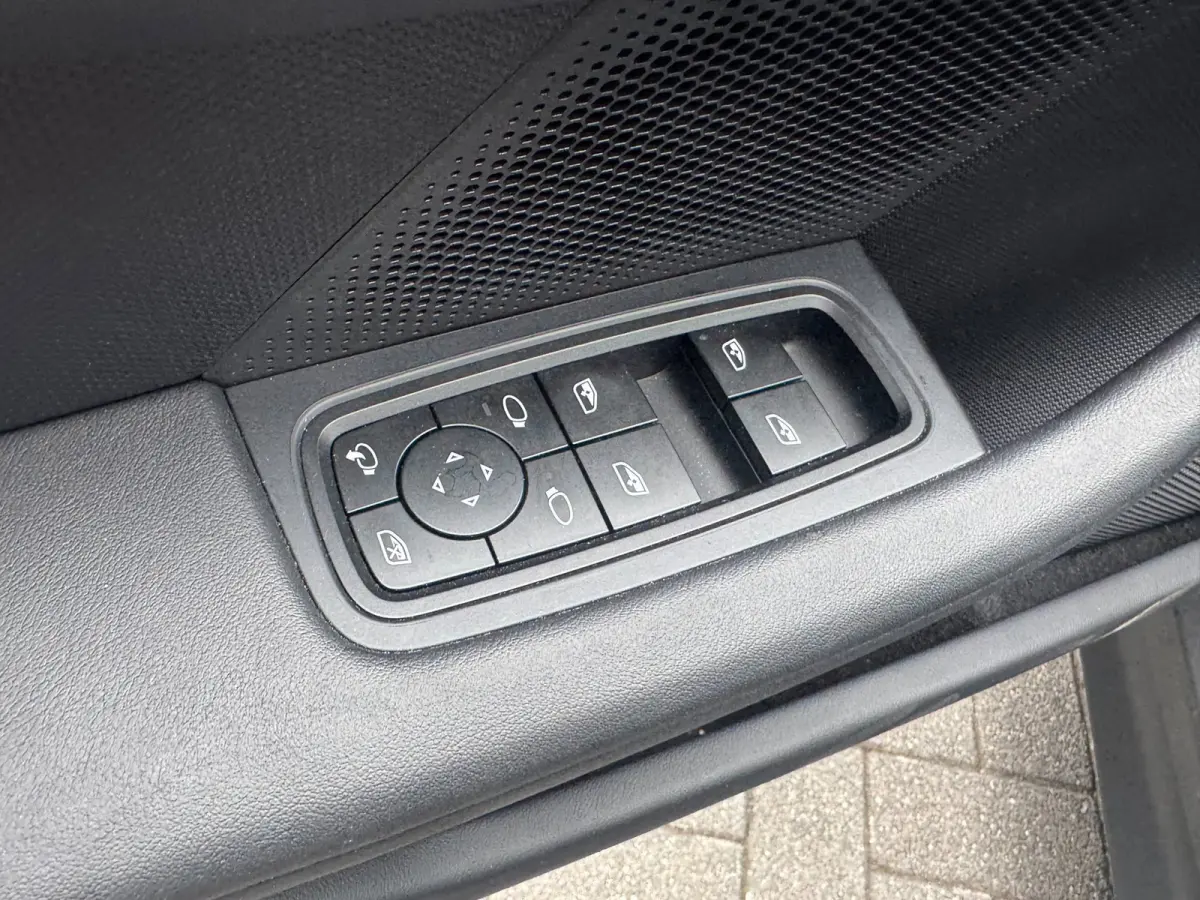79 kWh/Passenger display/Pano/5 pers/incl.BTW