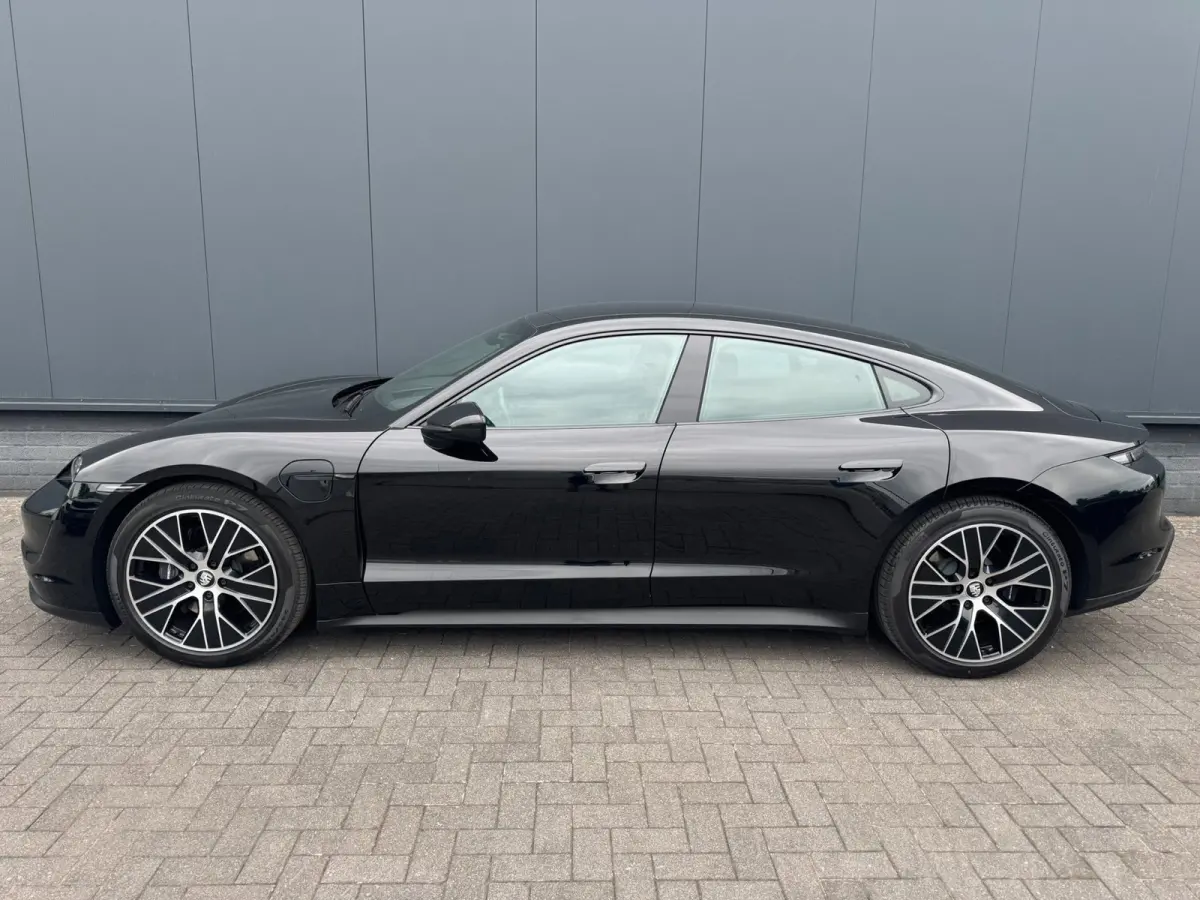 79 kWh/Passenger display/Pano/5 pers/incl.BTW