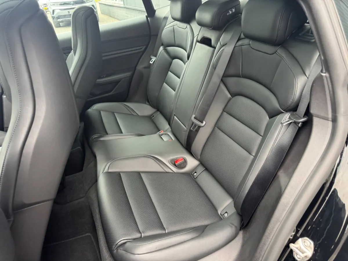 79 kWh/Passenger display/Pano/5 pers/incl.BTW