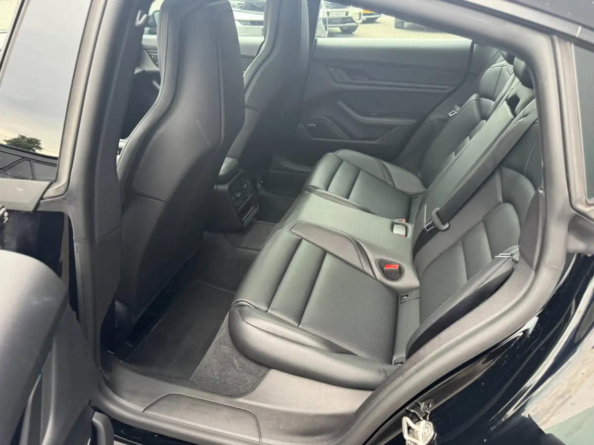 79 kWh/Passenger display/Pano/5 pers/incl.BTW