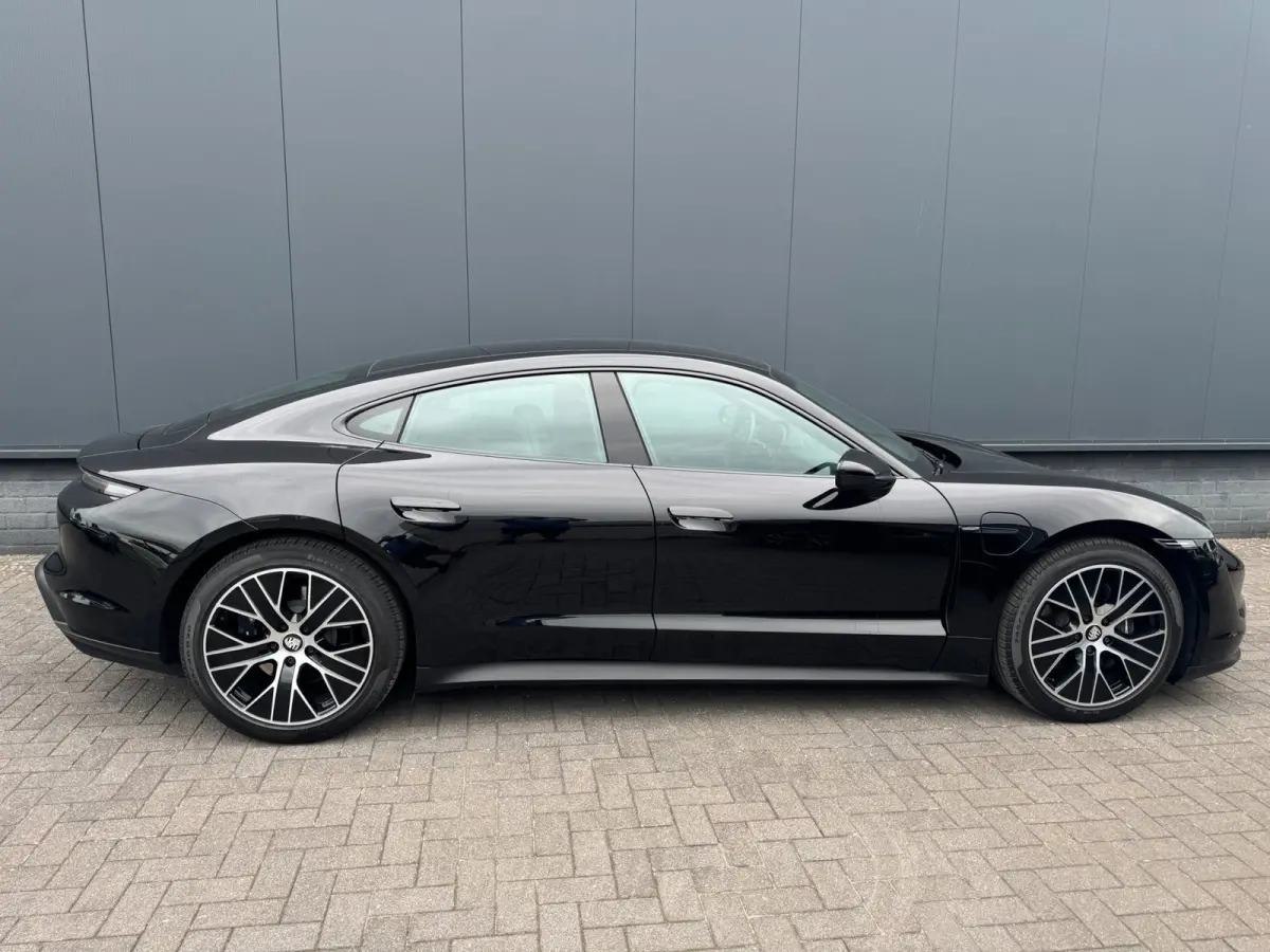 79 kWh/Passenger display/Pano/5 pers/incl.BTW
