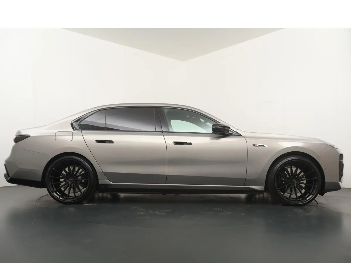 M760e xDrive | Trekhaak | SoH 100% | Skylounge Executive Lounge | Rear Console | Bowers&Wilkins |