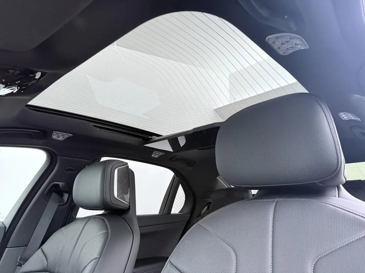 M760e xDrive | Trekhaak | SoH 100% | Skylounge Executive Lounge | Rear Console | Bowers&Wilkins |