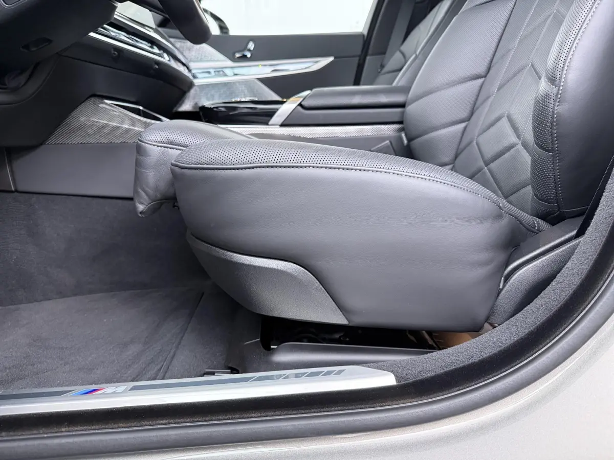 M760e xDrive | Trekhaak | SoH 100% | Skylounge Executive Lounge | Rear Console | Bowers&Wilkins |