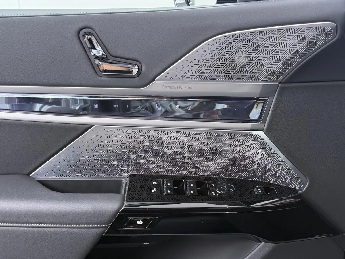 M760e xDrive | Trekhaak | SoH 100% | Skylounge Executive Lounge | Rear Console | Bowers&Wilkins |