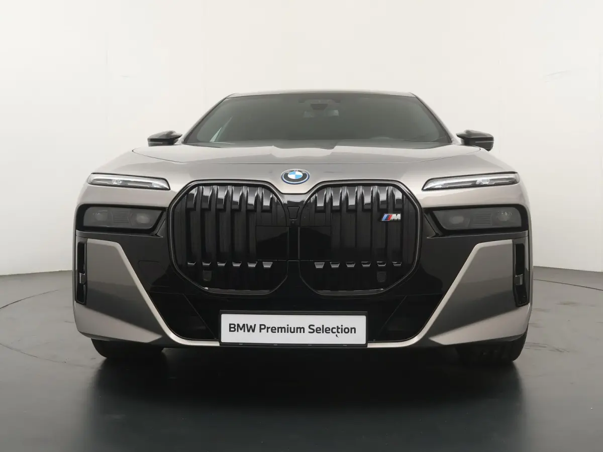 M760e xDrive | Trekhaak | SoH 100% | Skylounge Executive Lounge | Rear Console | Bowers&Wilkins |