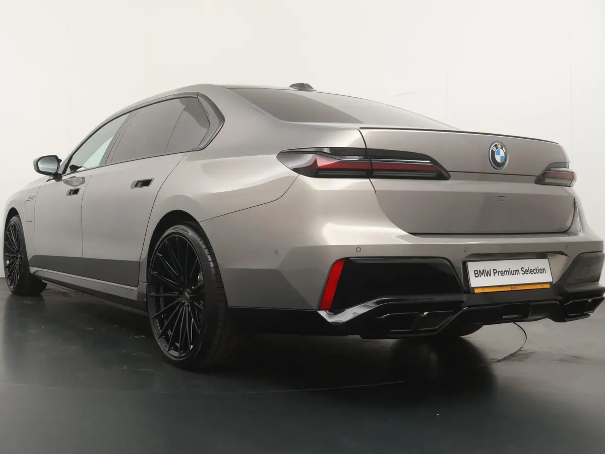 M760e xDrive | Trekhaak | SoH 100% | Skylounge Executive Lounge | Rear Console | Bowers&Wilkins |