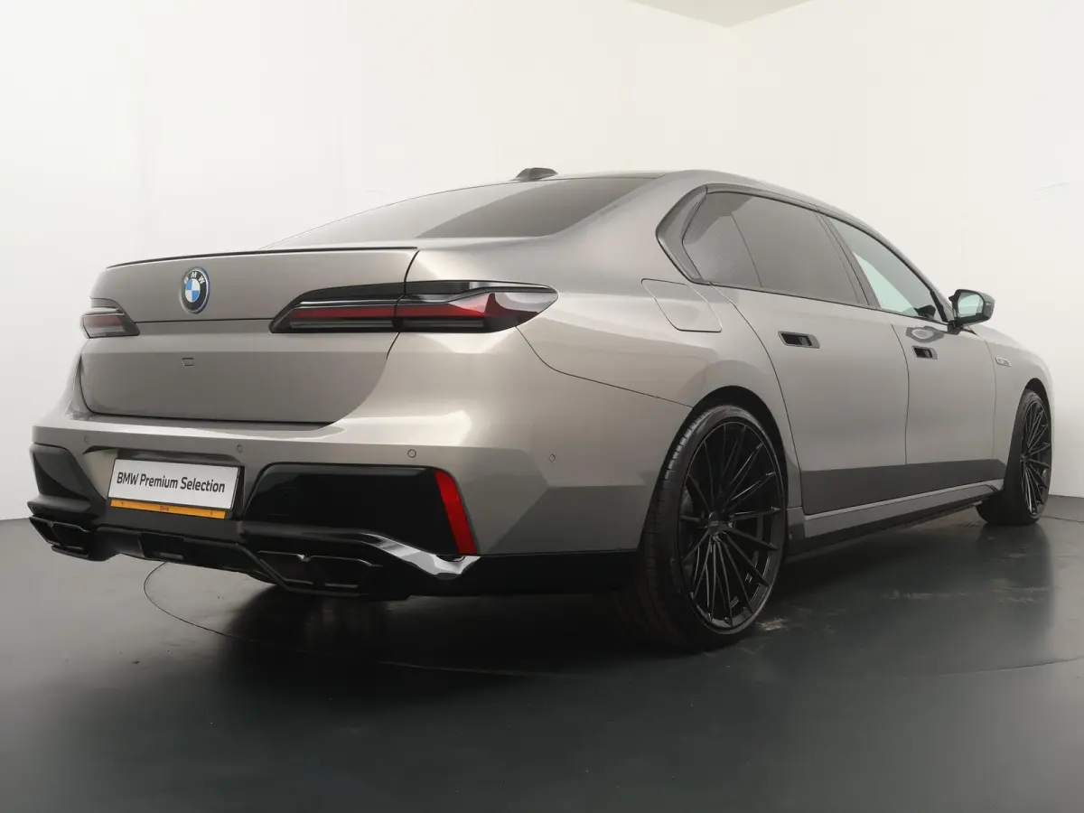 M760e xDrive | Trekhaak | SoH 100% | Skylounge Executive Lounge | Rear Console | Bowers&Wilkins |