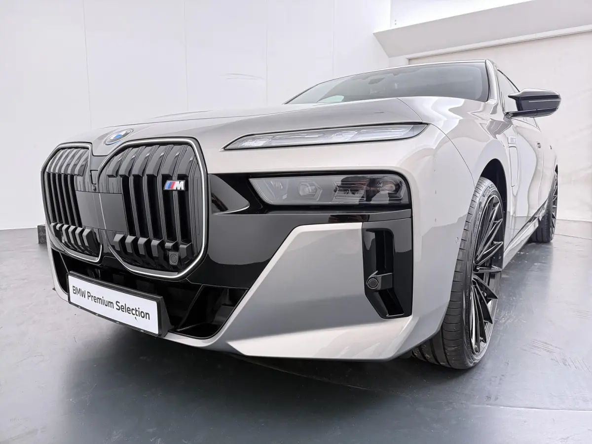 M760e xDrive | Trekhaak | SoH 100% | Skylounge Executive Lounge | Rear Console | Bowers&Wilkins |
