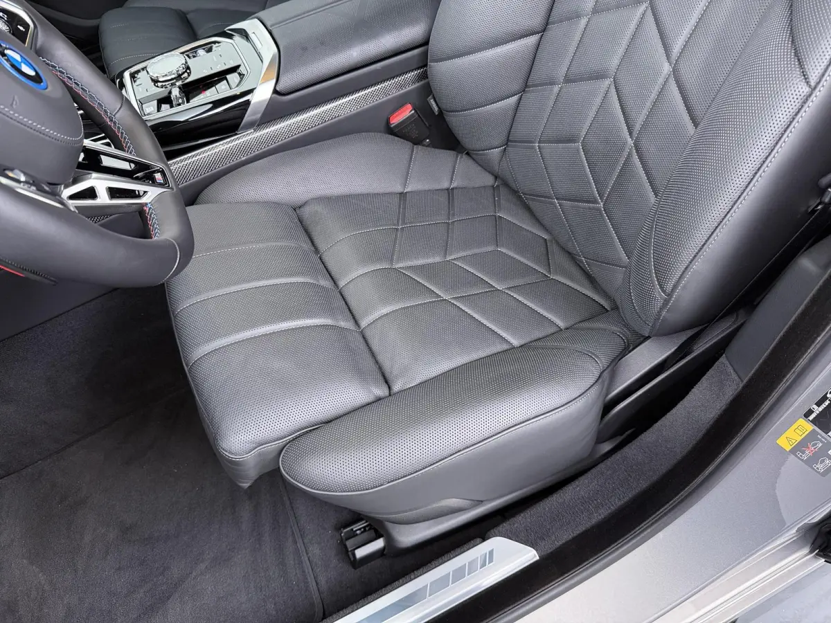 M760e xDrive | Trekhaak | SoH 100% | Skylounge Executive Lounge | Rear Console | Bowers&Wilkins |