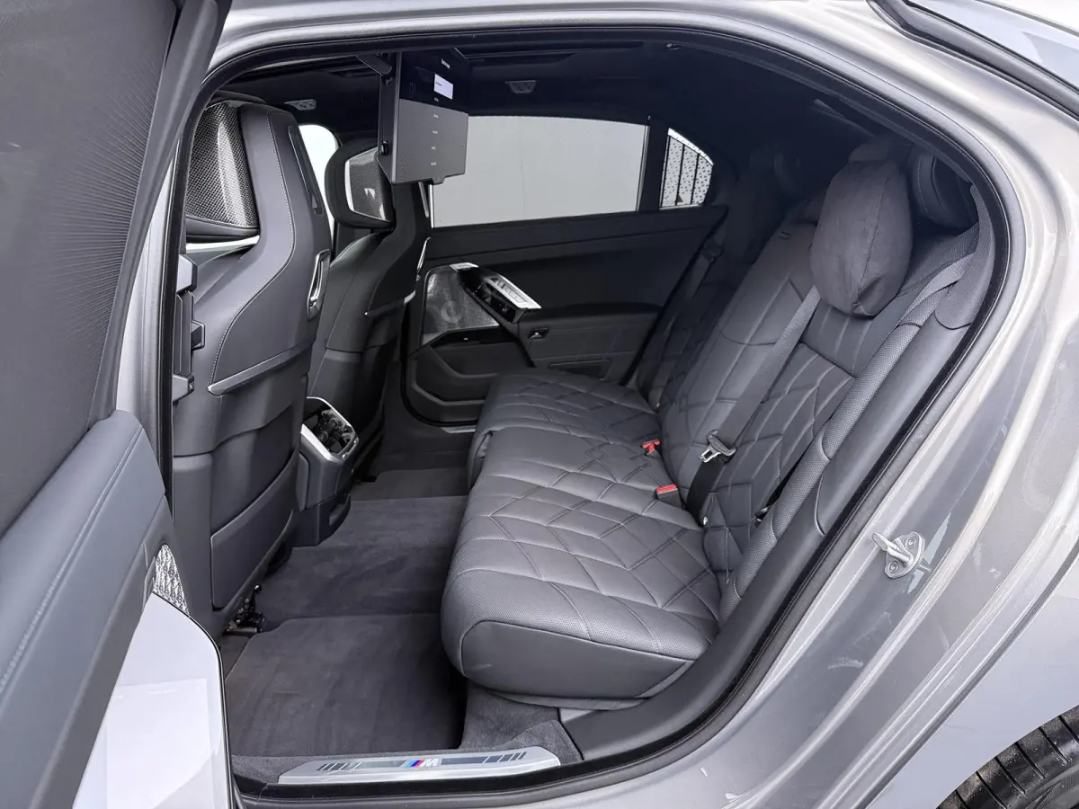 M760e xDrive | Trekhaak | SoH 100% | Skylounge Executive Lounge | Rear Console | Bowers&Wilkins |