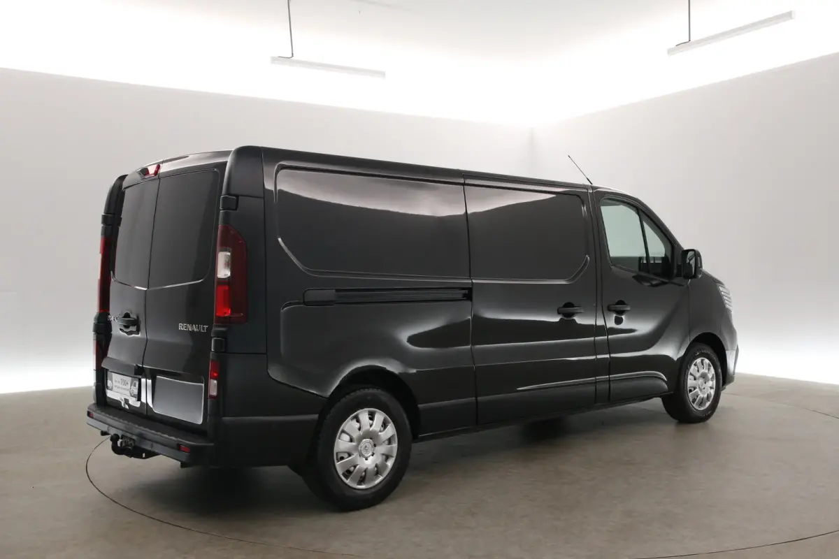 2.0 Blue dCi 150pk T30 L2H1 | Automaat | Airco | Cruise | Camera | 3 Zits | Trekhaak | 2xSchuifdeur
