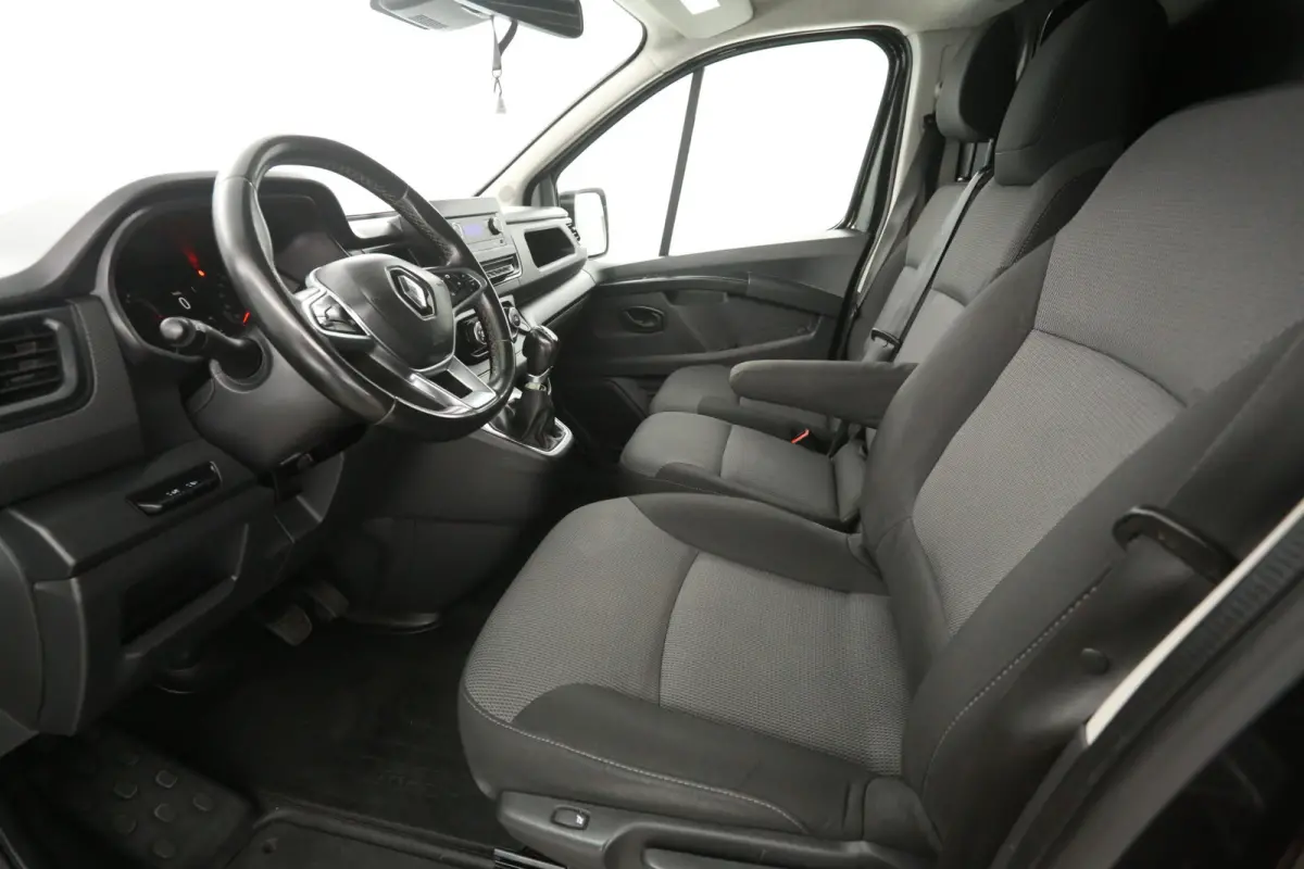 2.0 Blue dCi 150pk T30 L2H1 | Automaat | Airco | Cruise | Camera | 3 Zits | Trekhaak | 2xSchuifdeur