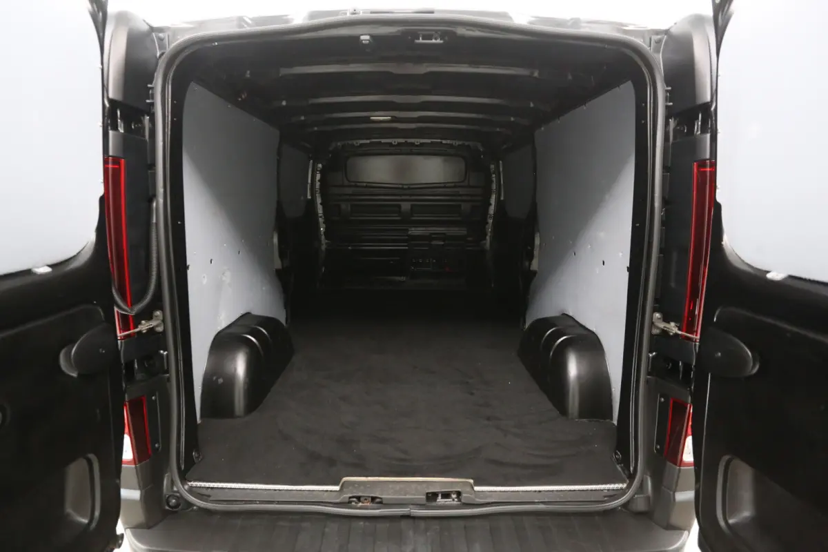 2.0 Blue dCi 150pk T30 L2H1 | Automaat | Airco | Cruise | Camera | 3 Zits | Trekhaak | 2xSchuifdeur