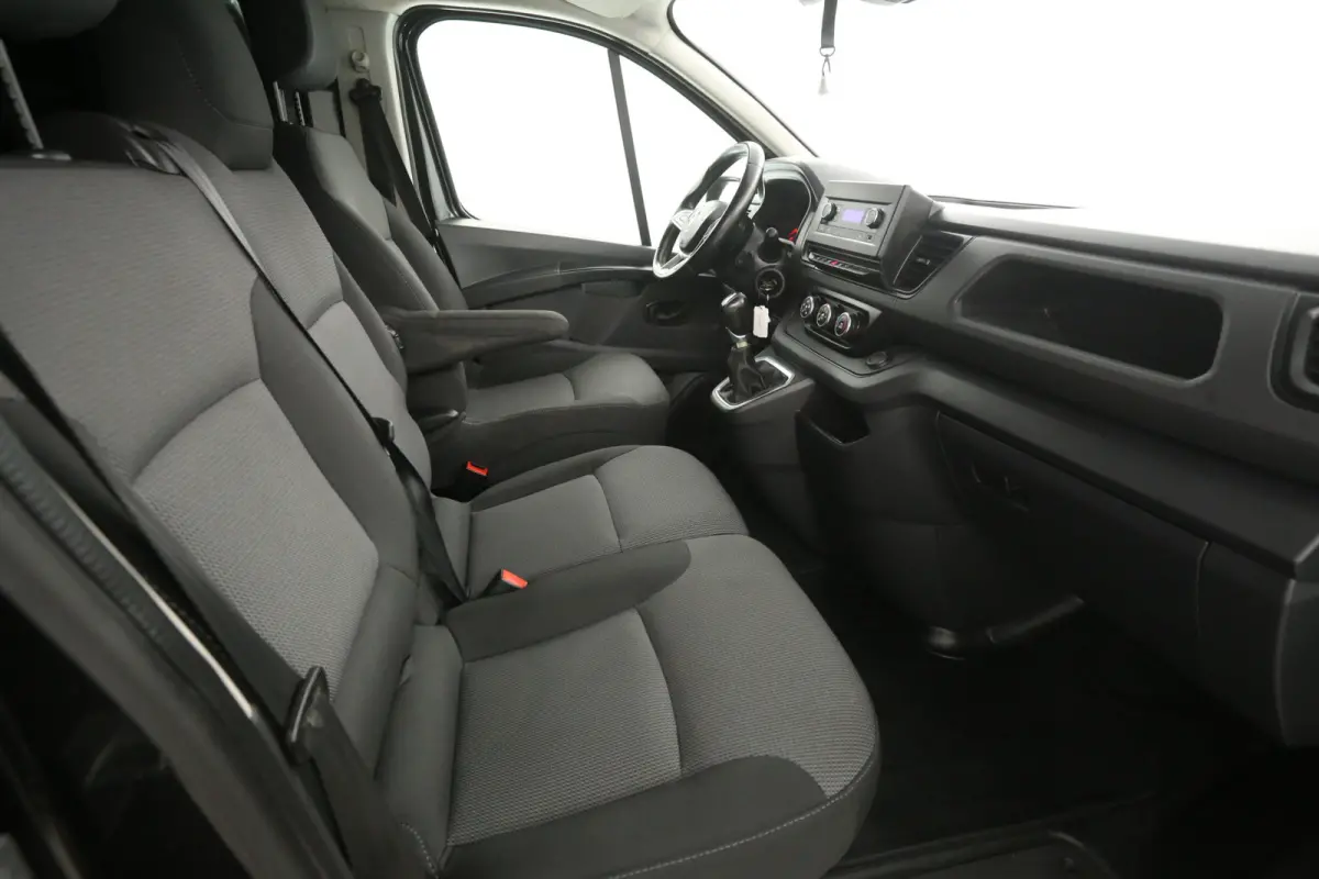 2.0 Blue dCi 150pk T30 L2H1 | Automaat | Airco | Cruise | Camera | 3 Zits | Trekhaak | 2xSchuifdeur