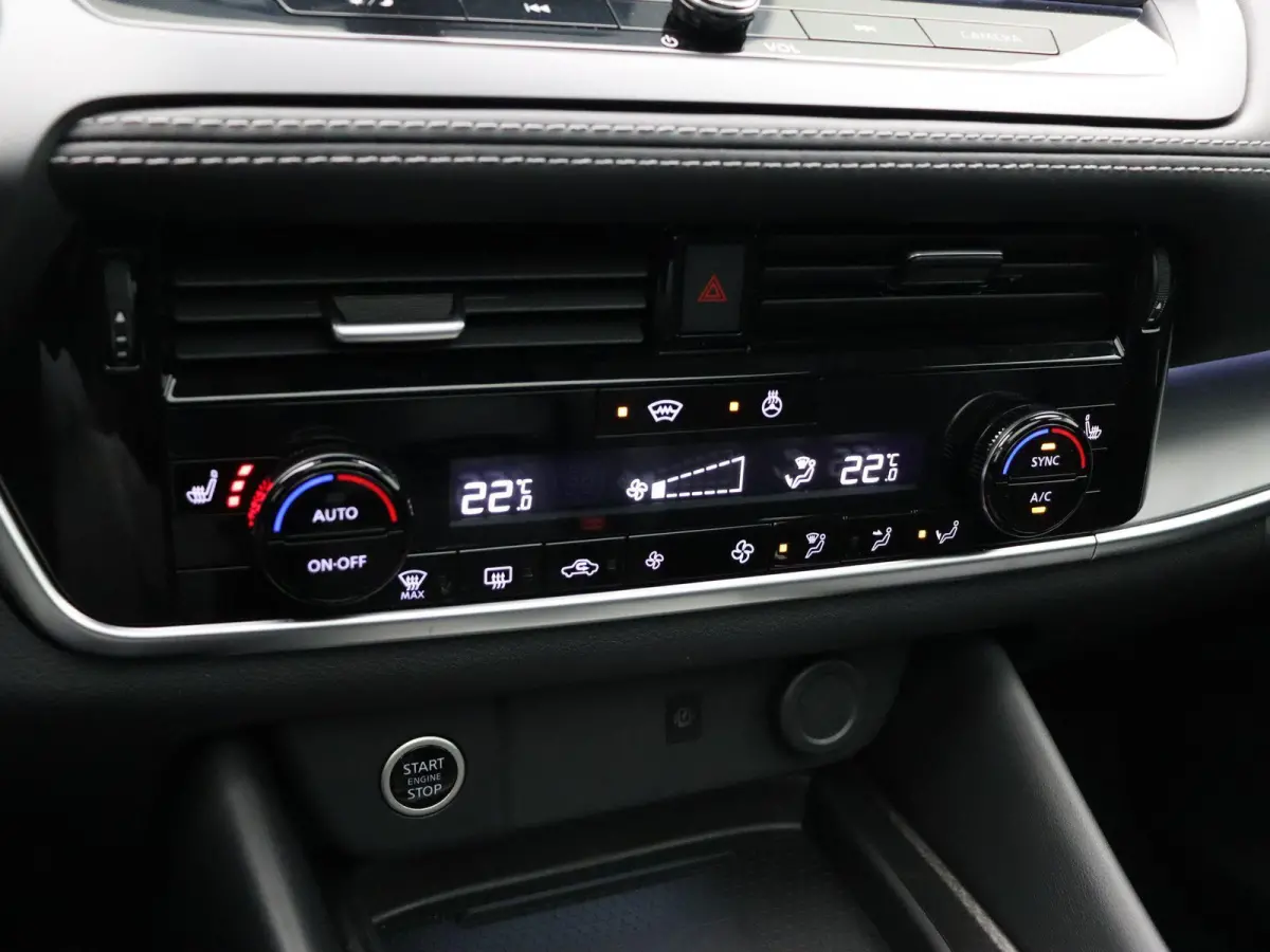 158pk MHEV Xtronic N-Connecta | Panoramadak | Pilot Assist | Elektrische achterklep | Head-up Display | Stoel, stuur en voorruit verwarming  | Rondomzicht camera |