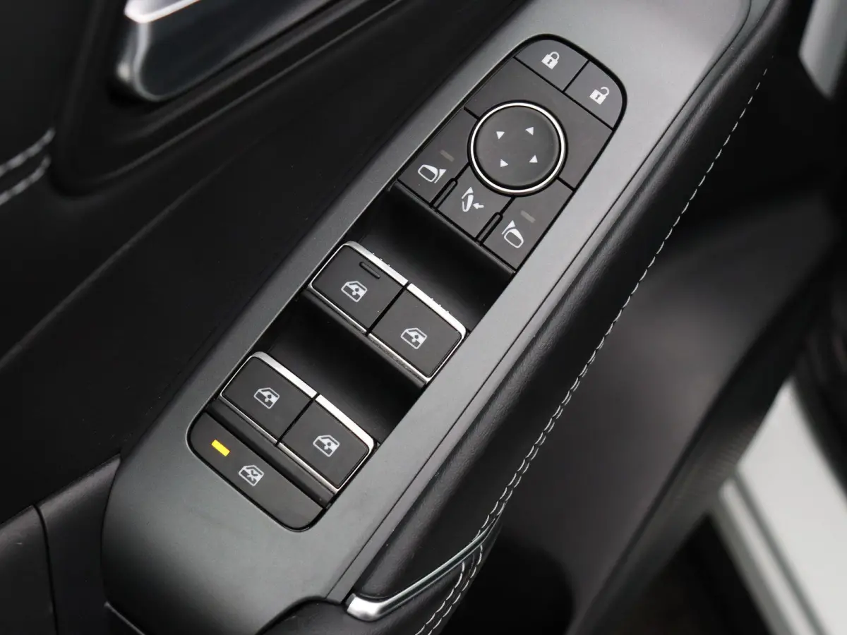 158pk MHEV Xtronic N-Connecta | Panoramadak | Pilot Assist | Elektrische achterklep | Head-up Display | Stoel, stuur en voorruit verwarming  | Rondomzicht camera |