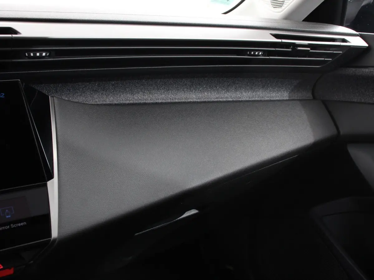 1.2 PureTech Allure Pack 130 Autmaat Comfort Pakket, Electrische stoelverstelling LV, stoelverwarming  Camera 360  Navigatie  Climate Control  Dab  Led Parkeer sensoren