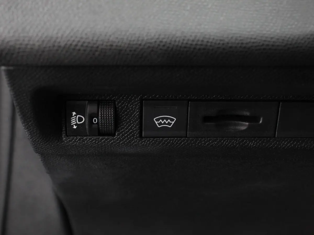1.2 PureTech Allure Pack 130 Autmaat Comfort Pakket, Electrische stoelverstelling LV, stoelverwarming  Camera 360  Navigatie  Climate Control  Dab  Led Parkeer sensoren