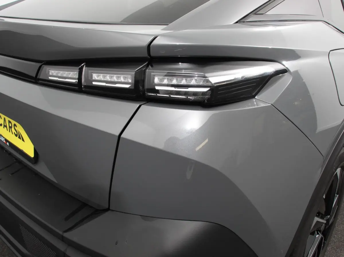 1.2 PureTech Allure Pack 130 Autmaat Comfort Pakket, Electrische stoelverstelling LV, stoelverwarming  Camera 360  Navigatie  Climate Control  Dab  Led Parkeer sensoren