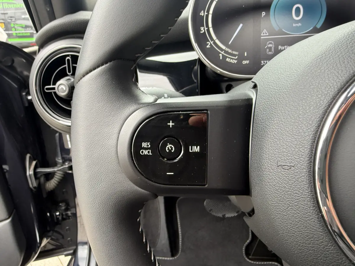 1.5 Cooper Yours Pano/Leder/Apple/Camera