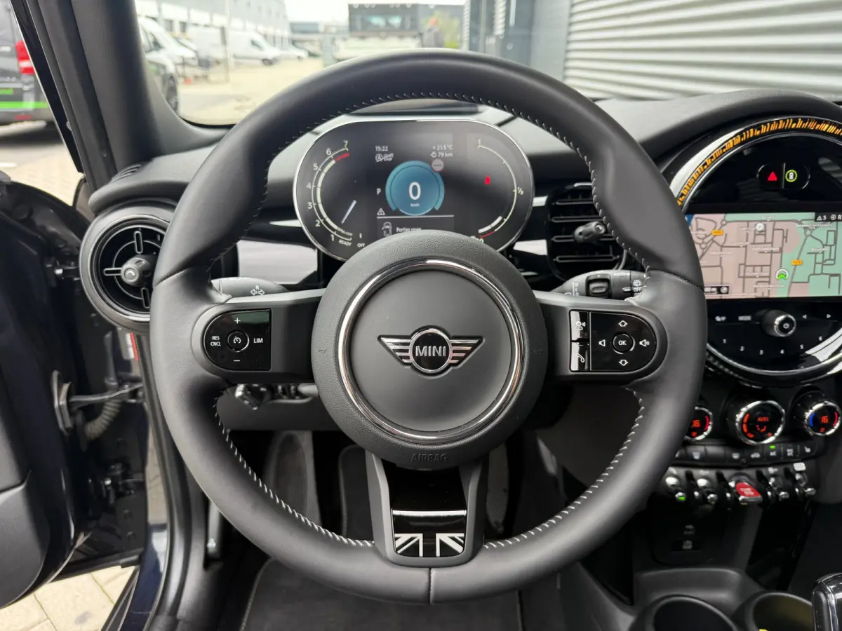 1.5 Cooper Yours Pano/Leder/Apple/Camera