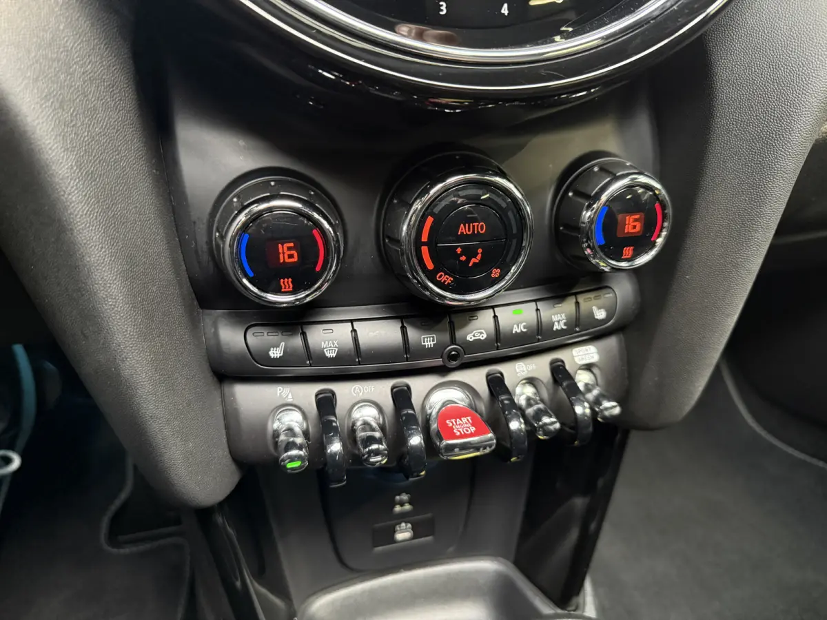 1.5 Cooper Yours Pano/Leder/Apple/Camera
