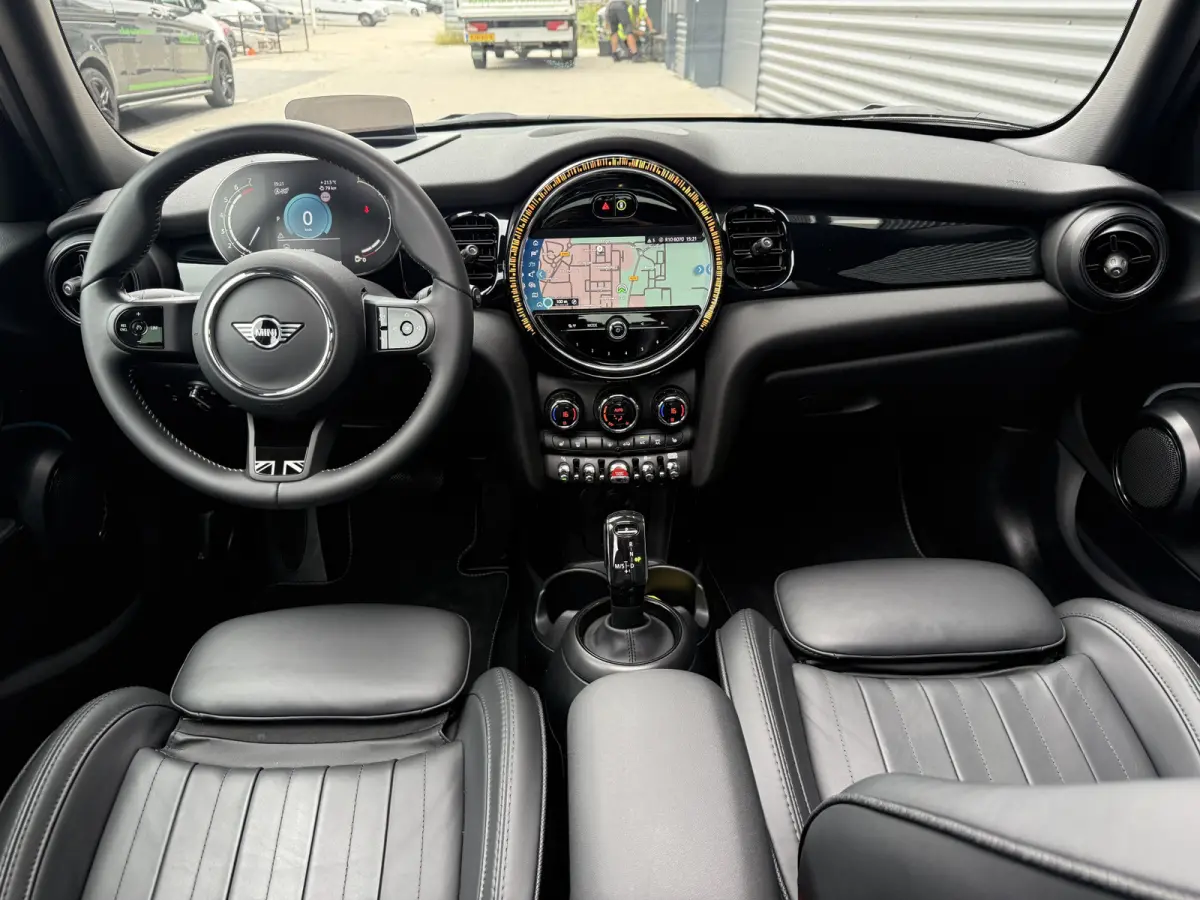 1.5 Cooper Yours Pano/Leder/Apple/Camera