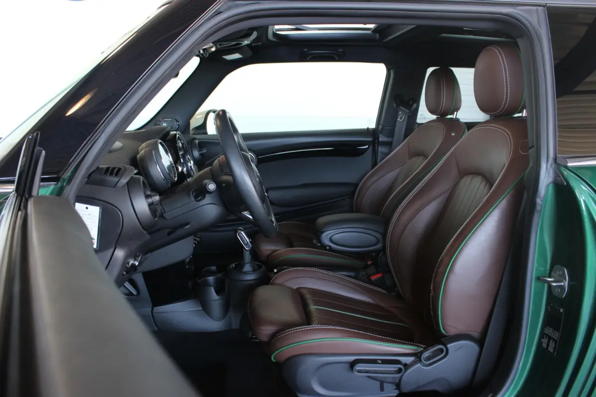 1.5 60 Years Edition Pano | Head-Up | Harman/Kardon | LED | Stoelverw. | Carplay | Keyless | Leder | Sportstoelen | 17" LMV | PDC V+A
