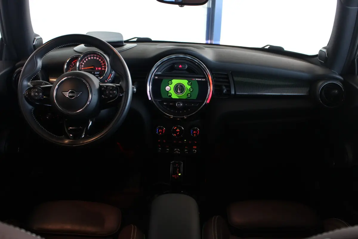 1.5 60 Years Edition Pano | Head-Up | Harman/Kardon | LED | Stoelverw. | Carplay | Keyless | Leder | Sportstoelen | 17" LMV | PDC V+A