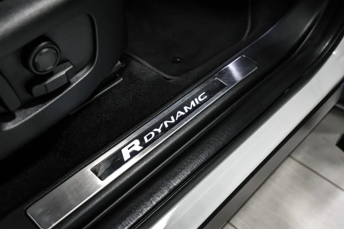 P300e 1.5 R-Dynamic HSE|Pano|HUD
