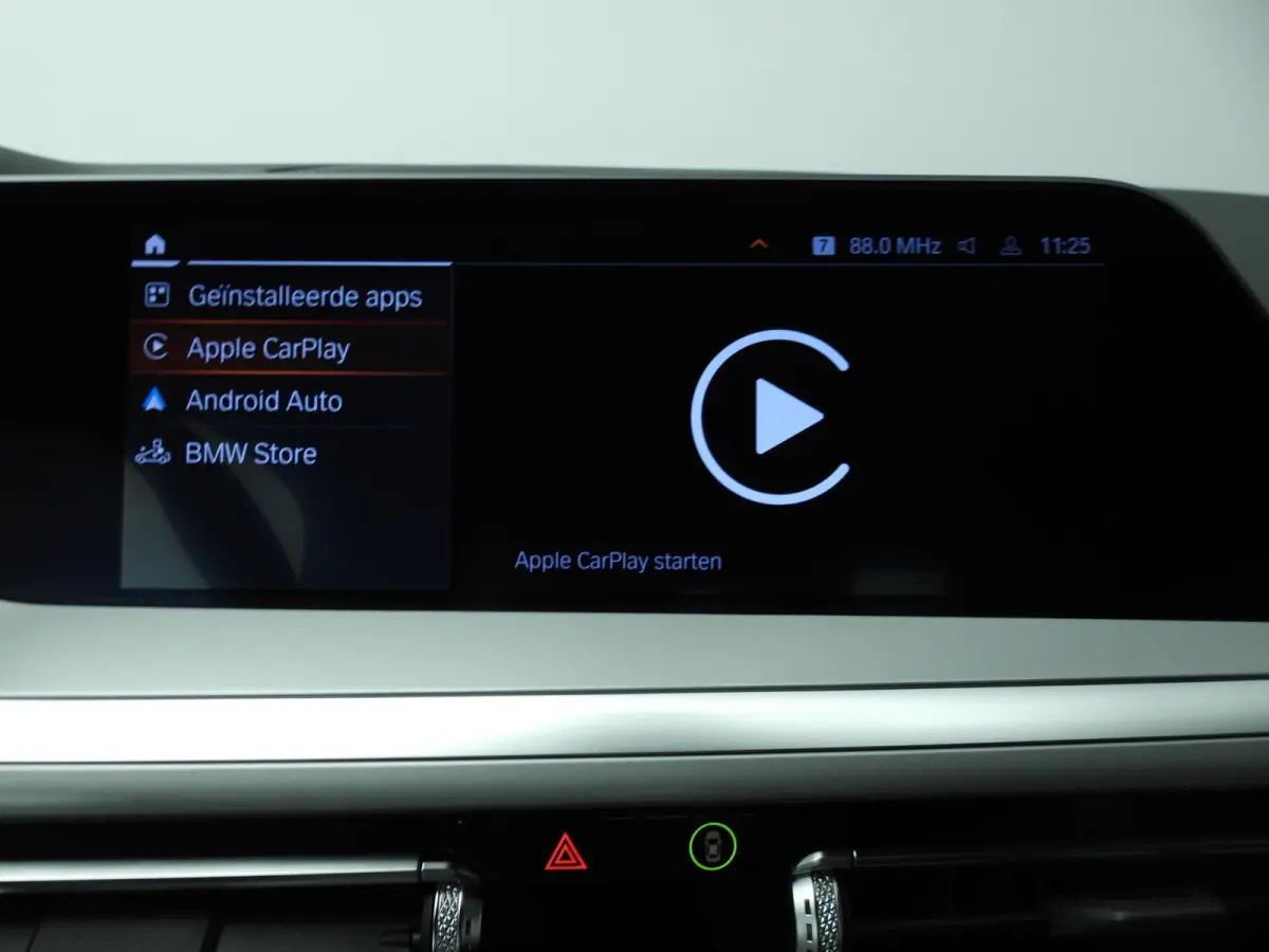 sDrive20i | Handgeschakeld !! | LED | Leder | Navigatie | Windscherm | Stoelverwarming | DAB | Hifi speakers | Alu 18 inch