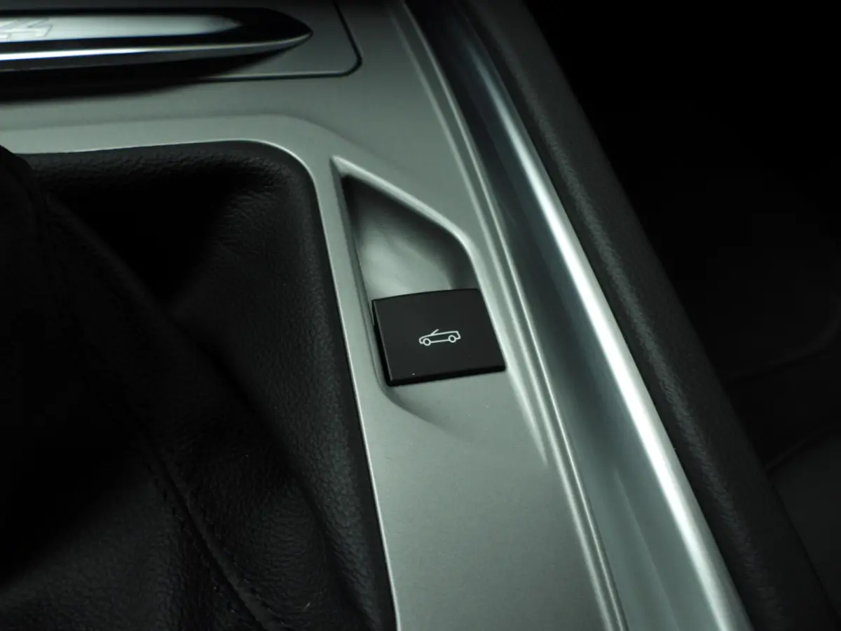 sDrive20i | Handgeschakeld !! | LED | Leder | Navigatie | Windscherm | Stoelverwarming | DAB | Hifi speakers | Alu 18 inch