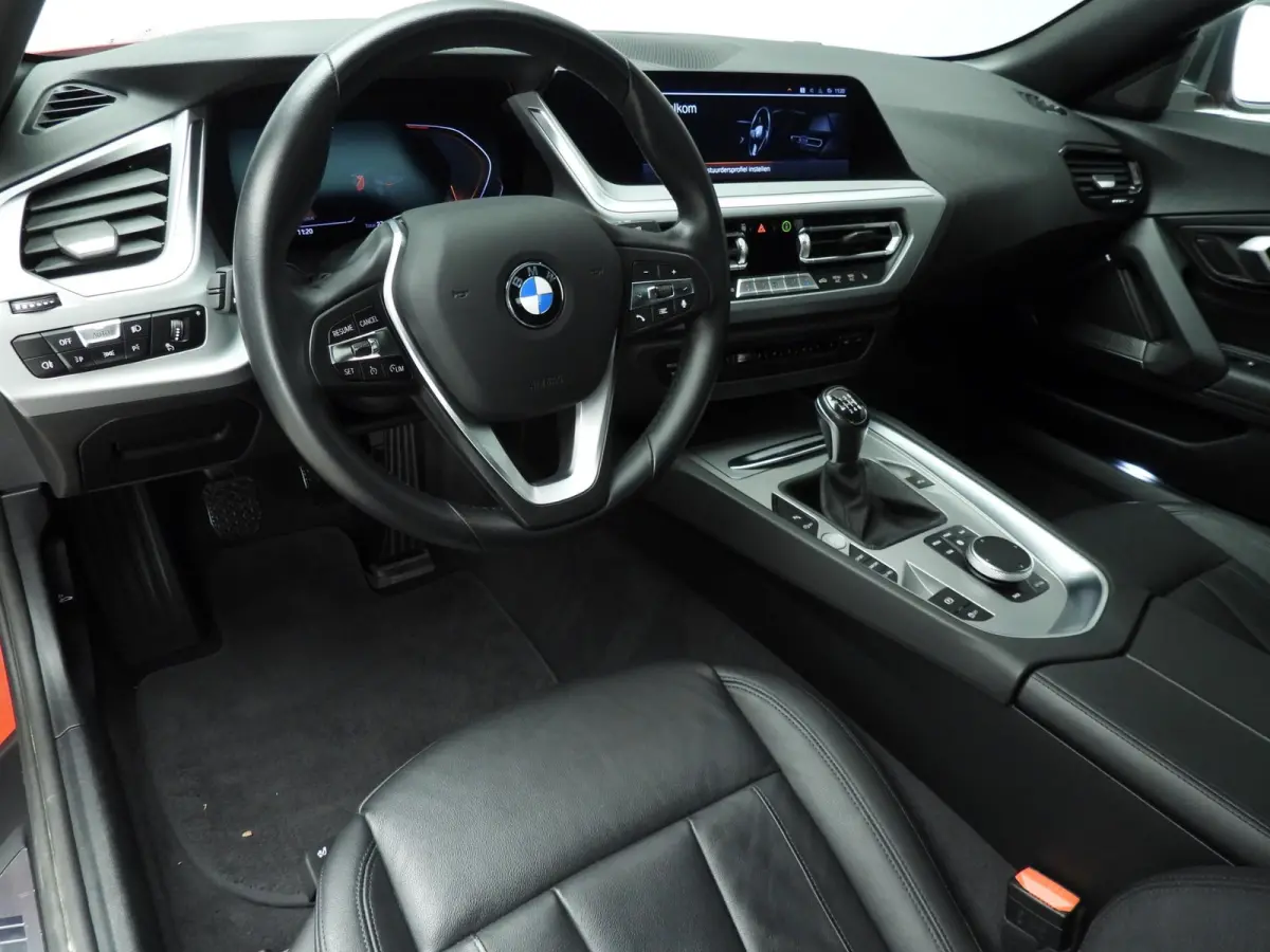 sDrive20i | Handgeschakeld !! | LED | Leder | Navigatie | Windscherm | Stoelverwarming | DAB | Hifi speakers | Alu 18 inch