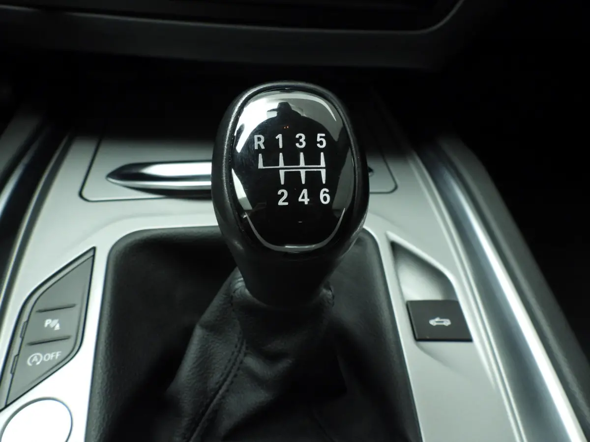sDrive20i | Handgeschakeld !! | LED | Leder | Navigatie | Windscherm | Stoelverwarming | DAB | Hifi speakers | Alu 18 inch