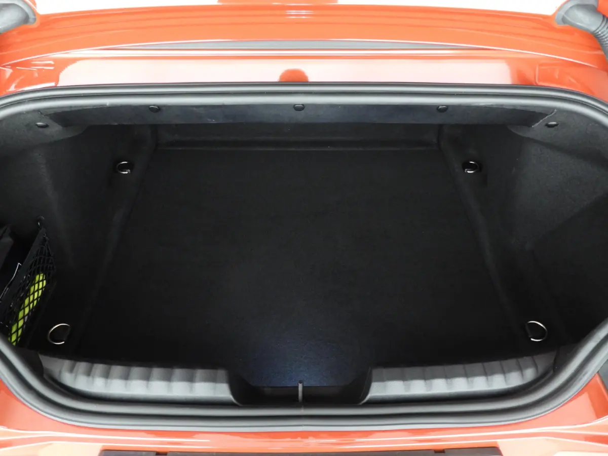 sDrive20i | Handgeschakeld !! | LED | Leder | Navigatie | Windscherm | Stoelverwarming | DAB | Hifi speakers | Alu 18 inch