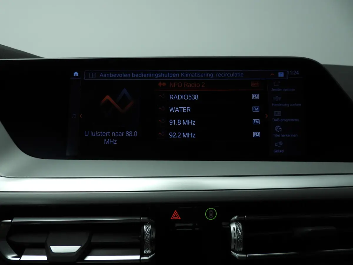 sDrive20i | Handgeschakeld !! | LED | Leder | Navigatie | Windscherm | Stoelverwarming | DAB | Hifi speakers | Alu 18 inch
